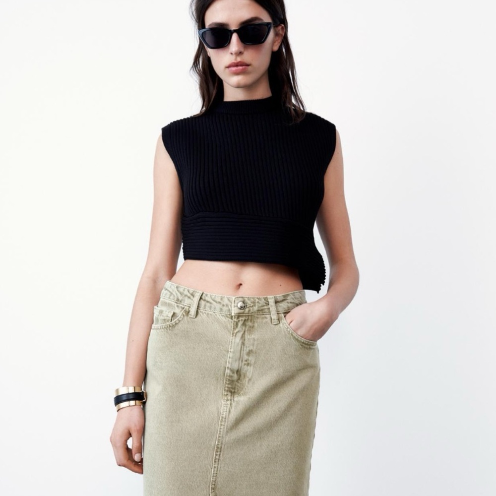 ASYMMETRIC KNIT TOP
